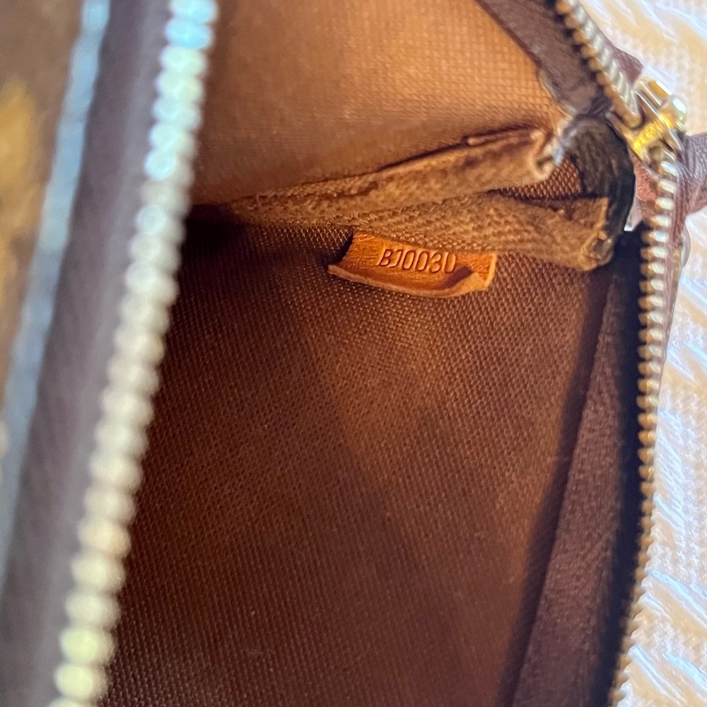 Louis Vuitton Pochette Accessories Bag with extra chain strap - Picture 10 of 15